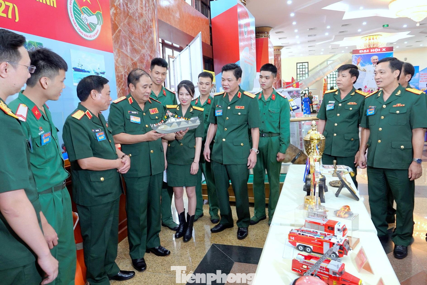 Lãnh đạo BTTM, Ban Thanh niên Quân đội tham quan các mô hình, sản phẩm tiêu biểu của tuổi trẻ BTTM Lãnh đạo BTTM, Ban Thanh niên Quân đội tham quan các mô hình, sản phẩm tiêu biểu của tuổi trẻ BTTM