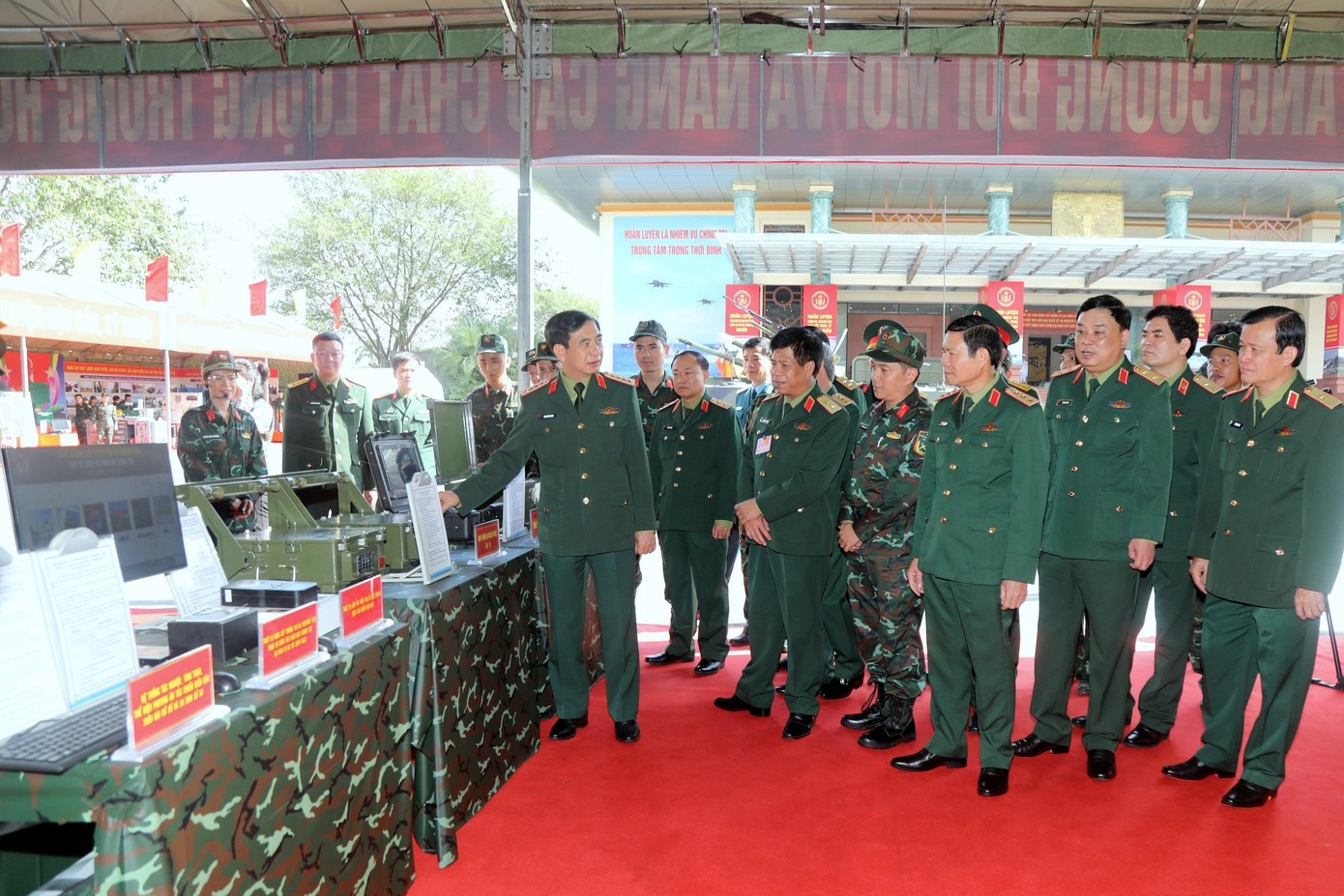 Nhiều sản phẩm công nghiệp quốc phòng được trưng bày tại hội nghị Nhiều sản phẩm công nghiệp quốc phòng được trưng bày tại hội nghị