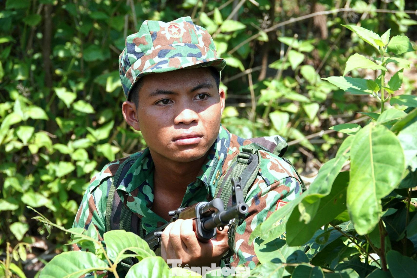 Trên mặt trận đấu tranh phòng, chống tội phạm, tuổi trẻ BĐBP đã tham gia đấu tranh 4.508 vụ/6.590 đối tượng ma túy, thu giữ hơn 10.197 kg ma túy các loại, hàng trăm súng quân dụng, hàng nghìn viên đạn và nhiều tang vật khác.