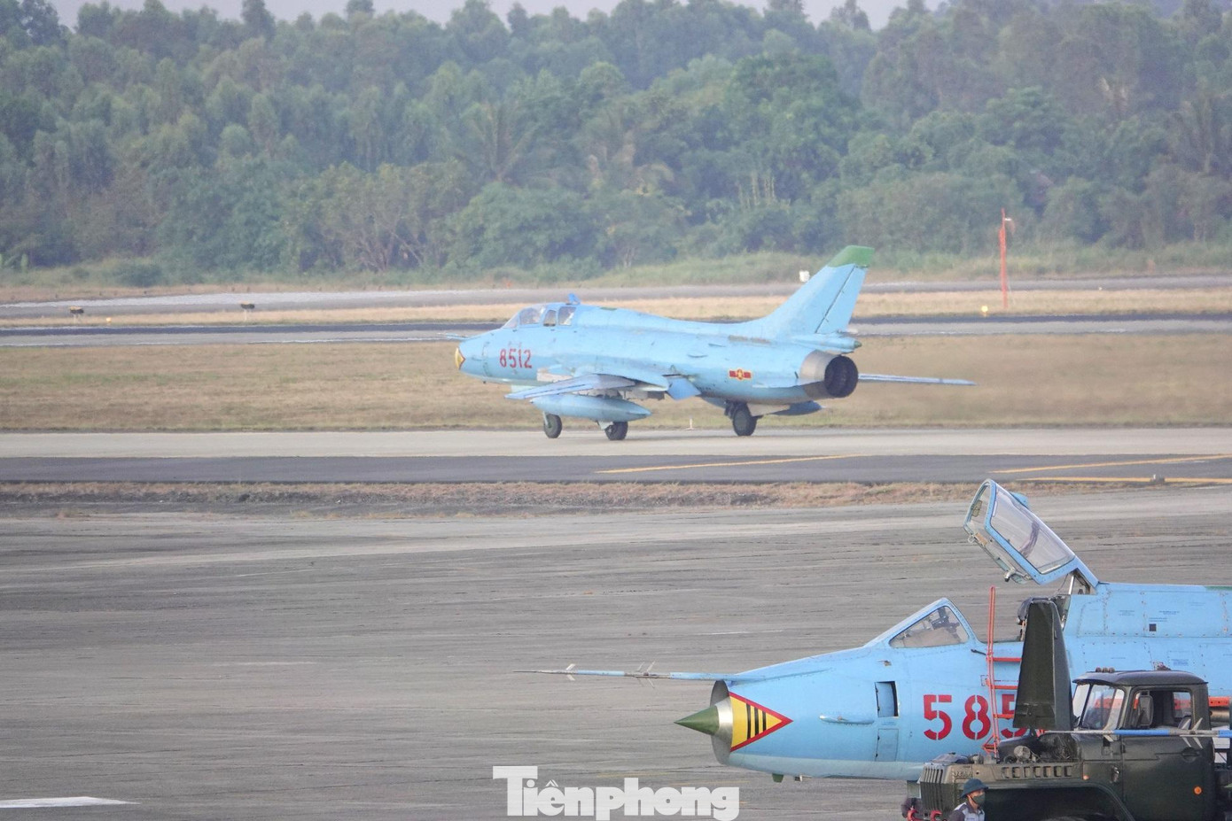 Lăn bánh ra đường băng thực hiện nhiệm vụ. Ảnh: Nguyễn Minh Lăn bánh ra đường băng thực hiện nhiệm vụ. Ảnh: Nguyễn Minh