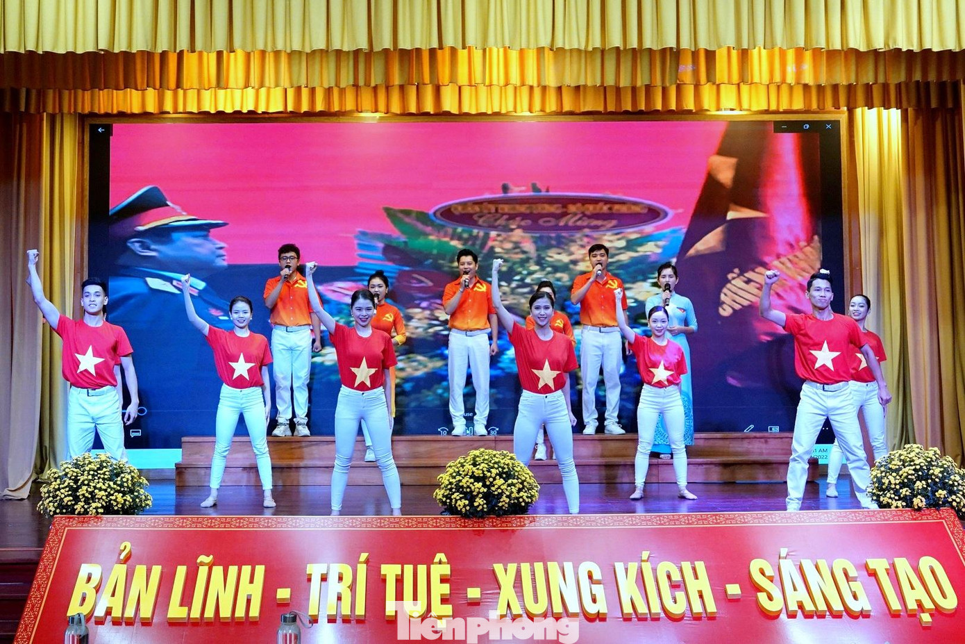 Tuổi trẻ BTL 86 biểu diễn văn nghệ chào mừng ĐH