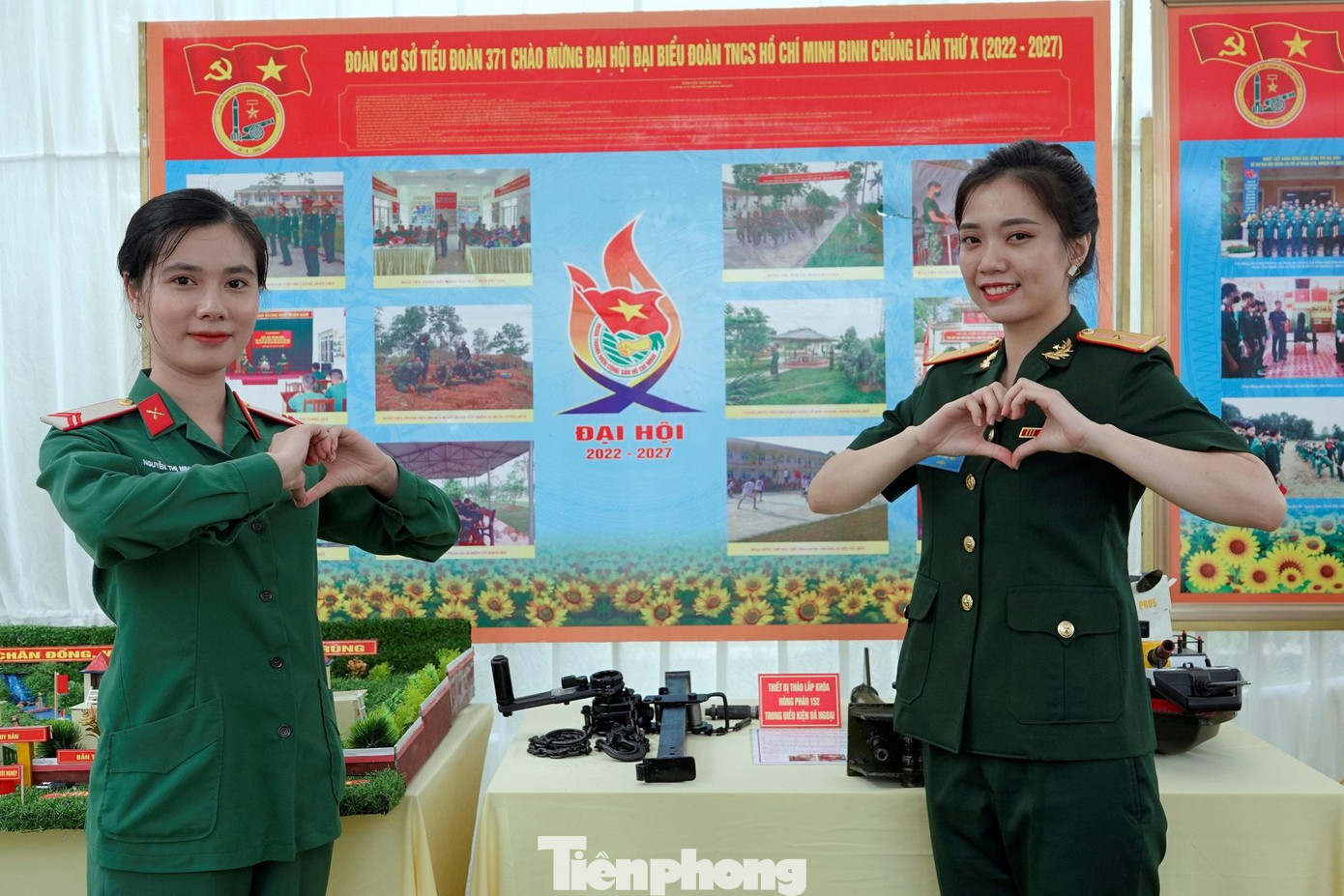 Hai nữ đại biểu ưu tú về dự ĐH. Ảnh: Nguyễn Minh