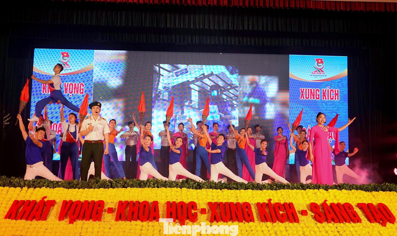 Chương trình nghệ thuật chào mừng ĐH do cán bộ, ĐVTN Trường Đại học Văn hóa nghệ thuật Quân đội biểu diễn