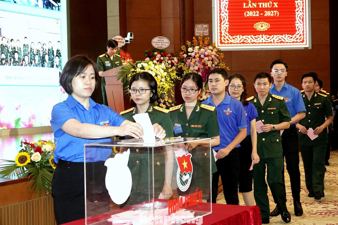 Bỏ phiếu bầu đoàn đại biểu của bệnh viện đi dự ĐH Đoàn TNCS Hồ Chí Minh Quân đội lần thứ X