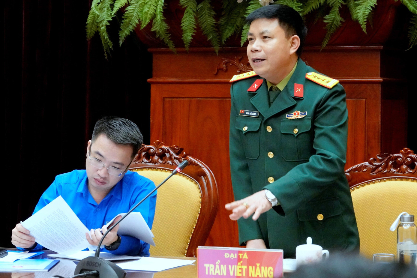 Đại tá Trần Viết Năng - Trưởng ban Thanh niên Quân đội, Cụm trưởng Cụm Đoàn trực thuộc nêu ý kiến tại hội nghị Đại tá Trần Viết Năng - Trưởng ban Thanh niên Quân đội, Cụm trưởng Cụm Đoàn trực thuộc nêu ý kiến tại hội nghị