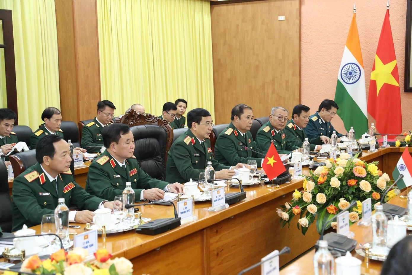 Đoàn quân sự cấp cao Việt Nam tại hội đàm