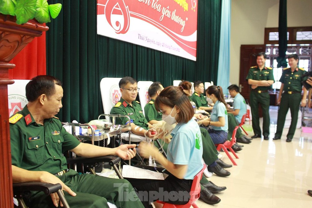 Bệnh viện Trung ương Quân đội 108 phối hợp với Đoàn cơ sở Nhà máy Z115 (Tổng cục Công nghiệp quốc phòng) tổ chức Ngày hội hiến máu tình nguyện năm 2022, với chủ đề “Lan tỏa yêu thương” Bệnh viện Trung ương Quân đội 108 phối hợp với Đoàn cơ sở Nhà máy Z115 (Tổng cục Công nghiệp quốc phòng) tổ chức Ngày hội hiến máu tình nguyện năm 2022, với chủ đề “Lan tỏa yêu thương”