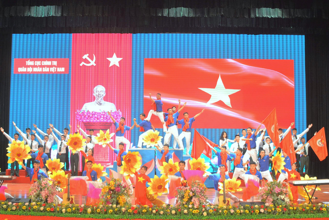 Chương trình văn nghệ chào mừng do ĐVTN Trường SQCT thực hiện Chương trình văn nghệ chào mừng do ĐVTN Trường SQCT thực hiện