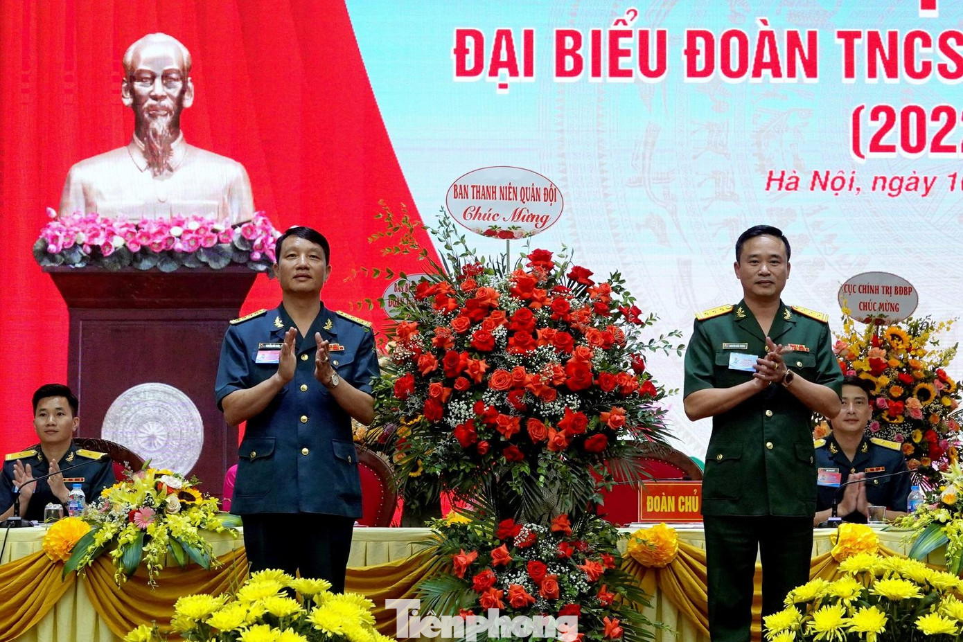 Lãnh đạo Ban Thanh niên Quân đội chúc mừng ĐH Lãnh đạo Ban Thanh niên Quân đội chúc mừng ĐH