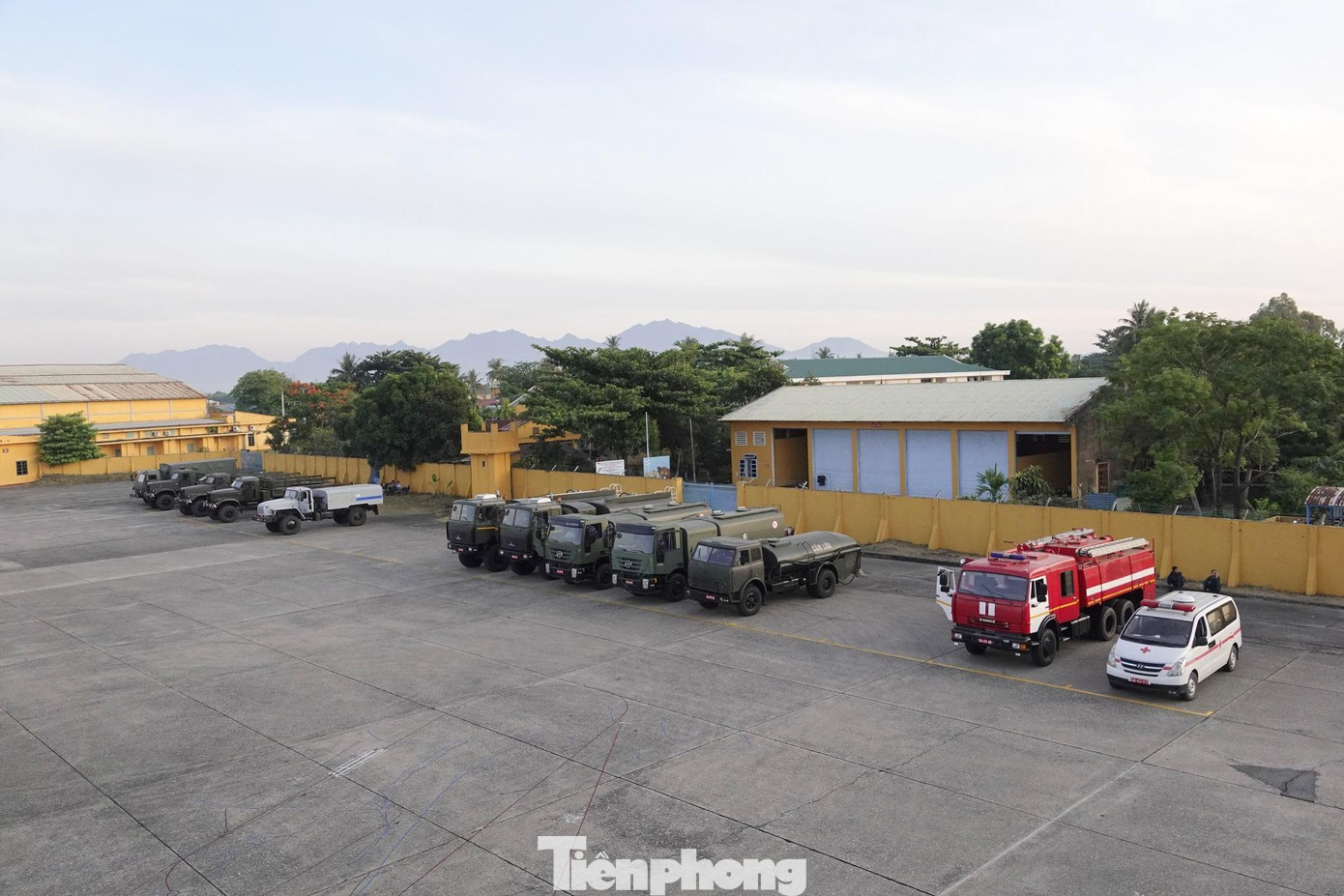 Để ban bay diễn ra an toàn tuyệt đối, các bộ phận như Kỹ thuật hàng không, Kỹ thuật hậu cần sân bay, Thông tin - Radar đều tích cực vào cuộc. Để ban bay diễn ra an toàn tuyệt đối, các bộ phận như Kỹ thuật hàng không, Kỹ thuật hậu cần sân bay, Thông tin - Radar đều tích cực vào cuộc.