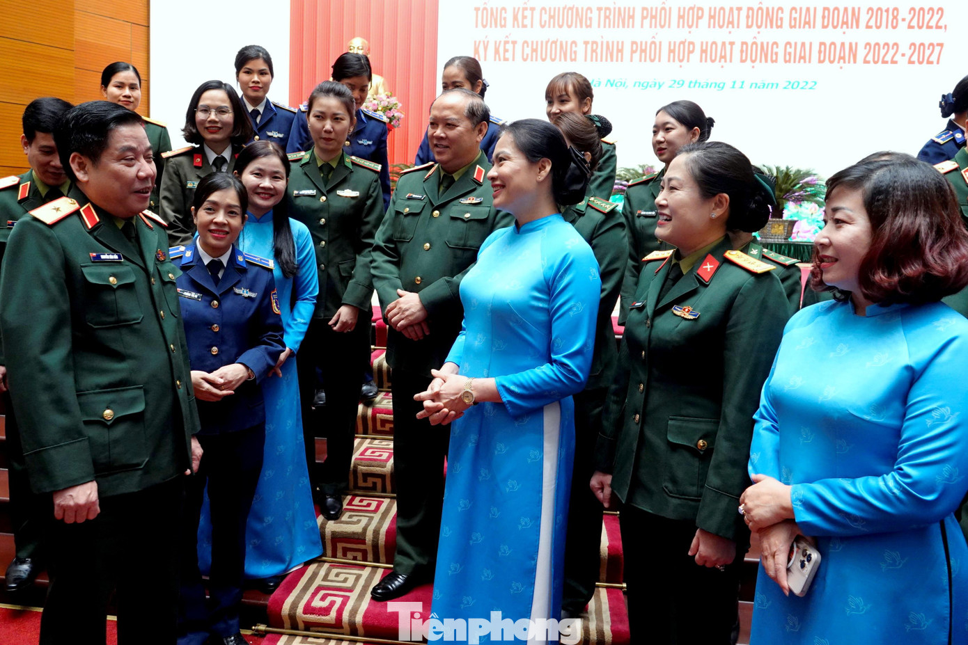 Lãnh đạo Tổng cục Chính trị và T.Ư Hội LHPN trao đổi với các đại biểu dự hội nghị Lãnh đạo Tổng cục Chính trị và T.Ư Hội LHPN trao đổi với các đại biểu dự hội nghị