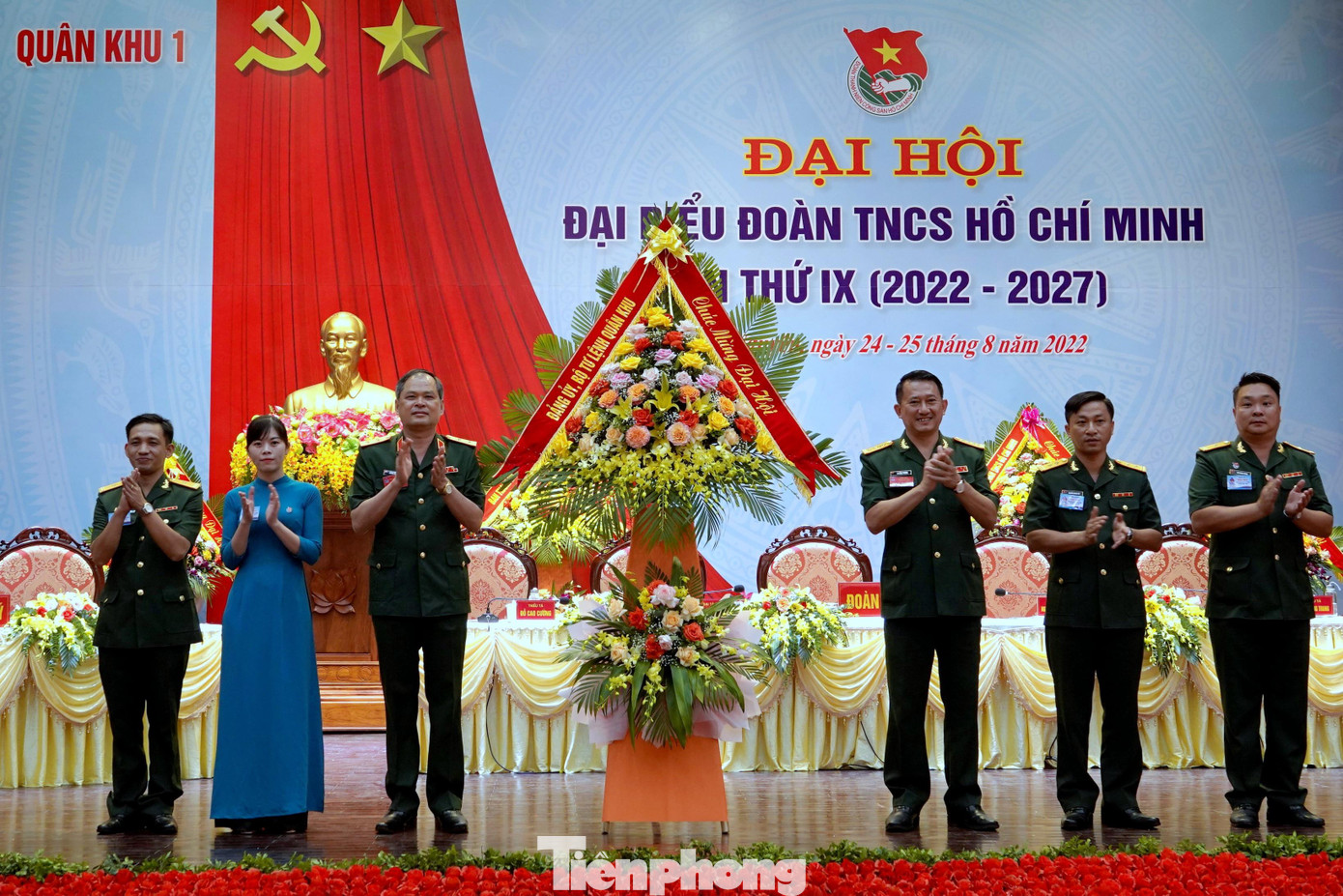 Đảng ủy - Bộ Tư lệnh Quân khu 1 chúc mừng ĐH