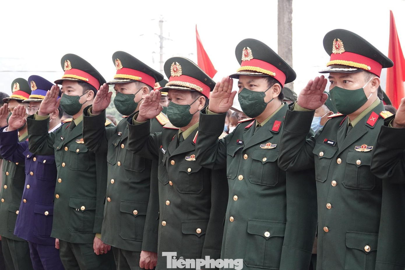 Đại biểu lãnh đạo các đơn vị tham dự chương trình hành quân về nguồn