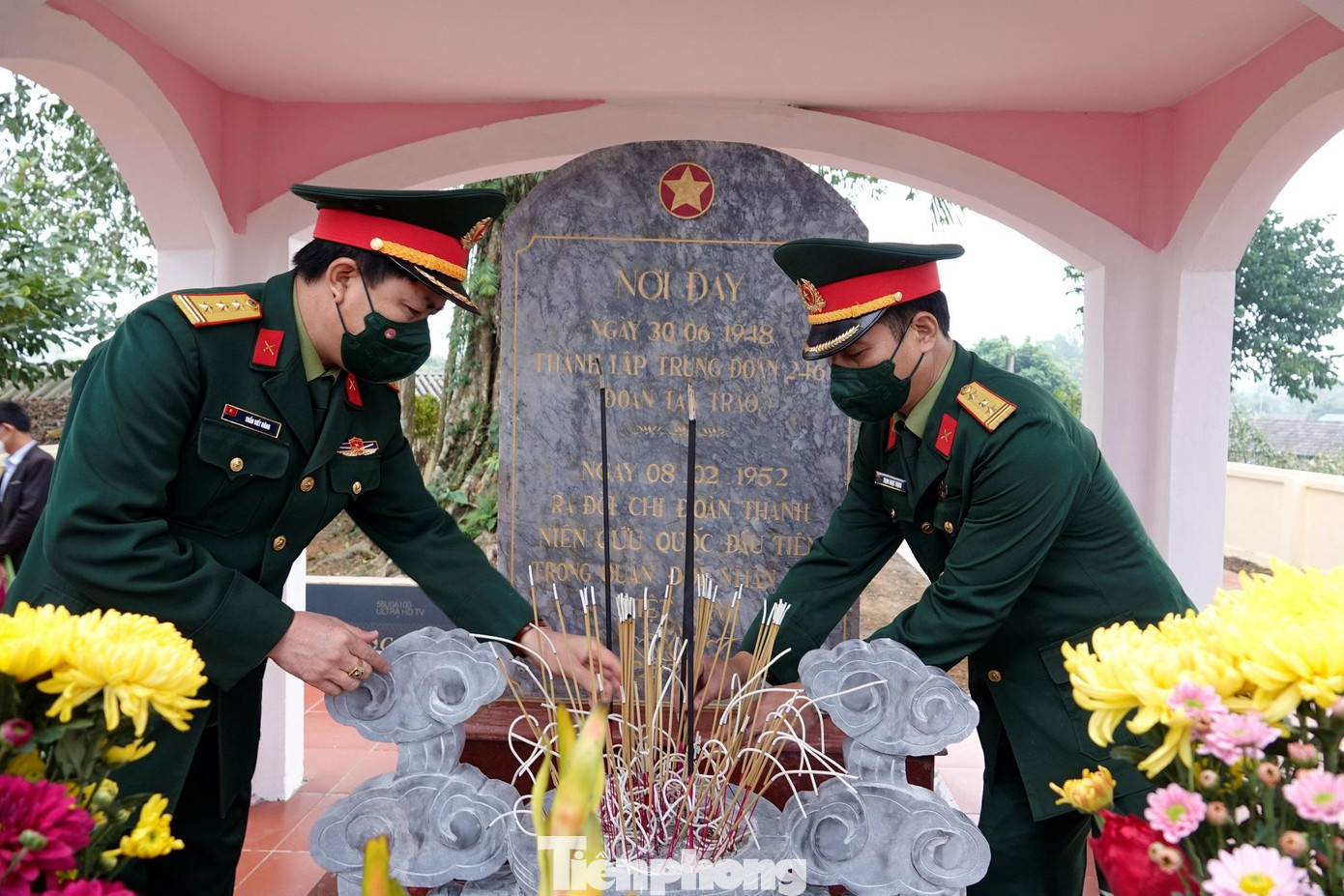 Lãnh đạo, cán bộ Ban Thanh niên Quân đội dâng hương tại Khu di tích lịch sử nơi thành lập Chi đoàn Thanh niên cứu quốc đầu tiên trong Quân đội, sáng 8/1