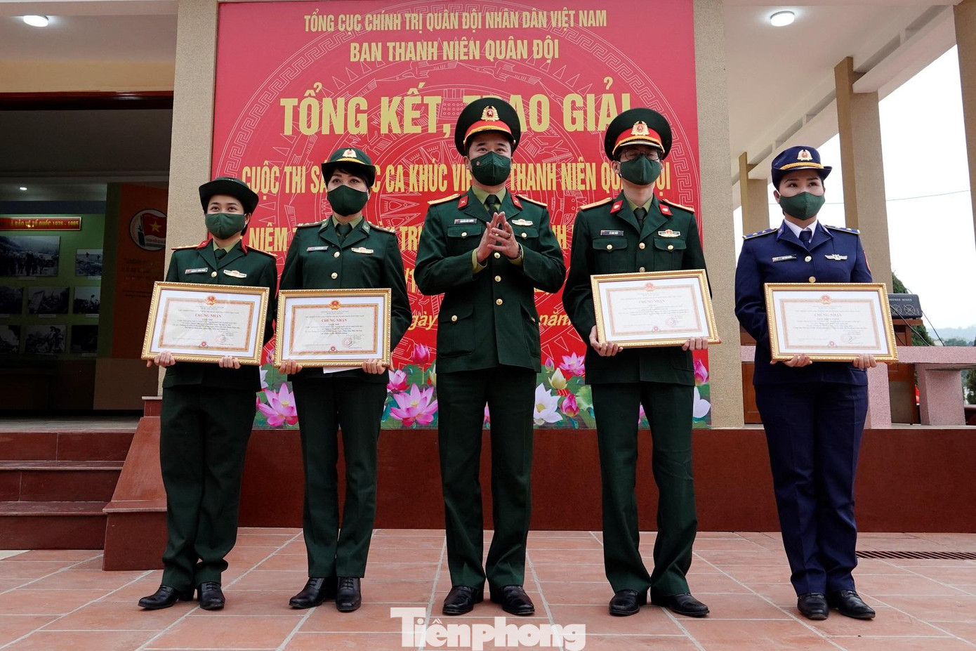 Cuộc thi sáng tác ca khúc viết về Thanh niên Quân đội có 1 giải Nhất, 2 giải Nhì, 3 giải Ba, 10 giải Khuyến khích và 4 giải triển vọng được trao cho các tác giả, nhóm tác giả.