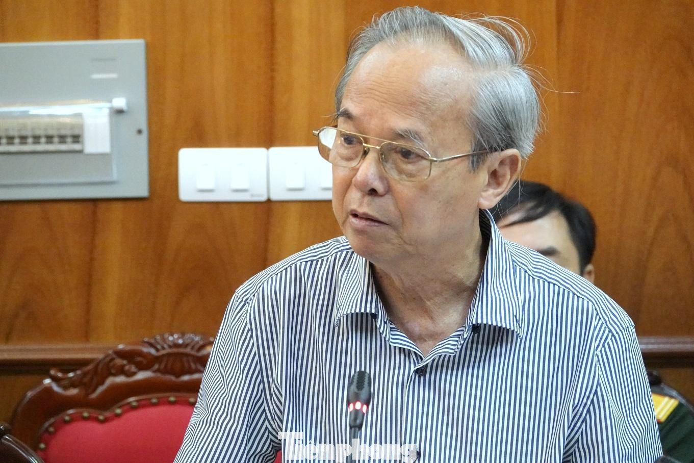 GS.TS Đinh Xuân Dũng phát biểu tại tọa đàm GS.TS Đinh Xuân Dũng phát biểu tại tọa đàm