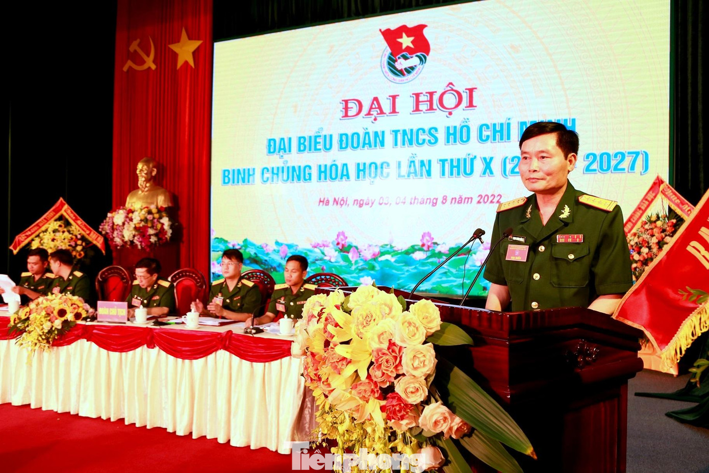 Đại tá Trịnh Thành Đồng - Bí thư Đảng ủy, Chính ủy Binh chủng Hóa học phát biểu chỉ đạo ĐH, sáng 4/8 Đại tá Trịnh Thành Đồng - Bí thư Đảng ủy, Chính ủy Binh chủng Hóa học phát biểu chỉ đạo ĐH, sáng 4/8