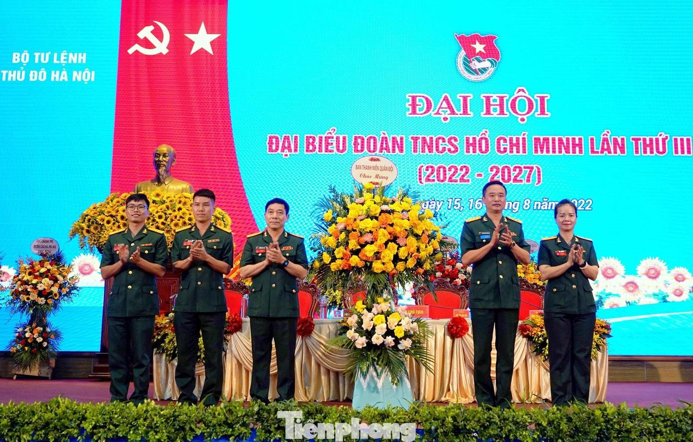 100% đoàn viên hoàn thành nhiệm vụ, trong đó có 90% trở lên đạt tốt và xuất sắc; hàng năm bồi dưỡng nhận thức về Đảng và đề nghị xét kết nạp Đảng cho 100-120 đoàn viên ưu tú. 100% thanh niên là chiến sỹ sau một năm nhập ngũ được kết nạp Đoàn. 100% đoàn viên hoàn thành nhiệm vụ, trong đó có 90% trở lên đạt tốt và xuất sắc; hàng năm bồi dưỡng nhận thức về Đảng và đề nghị xét kết nạp Đảng cho 100-120 đoàn viên ưu tú. 100% thanh niên là chiến sỹ sau một năm nhập ngũ được kết nạp Đoàn.