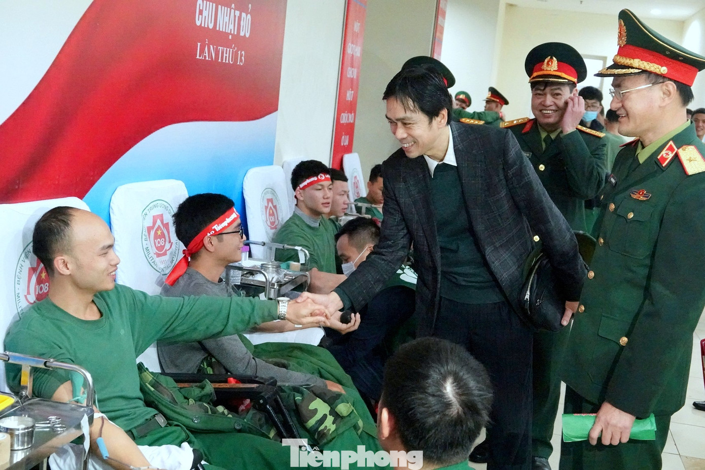 Ngày hội Chủ nhật Đỏ do Báo Tiền Phong phối hợp với Bệnh viện Trung ương Quân đội 108 và Trường Sĩ quan Chính trị tổ chức hàng năm luôn thu hút đông đảo cán bộ, ĐVTN tham gia. Ảnh: Nguyễn Minh Ngày hội Chủ nhật Đỏ do Báo Tiền Phong phối hợp với Bệnh viện Trung ương Quân đội 108 và Trường Sĩ quan Chính trị tổ chức hàng năm luôn thu hút đông đảo cán bộ, ĐVTN tham gia. Ảnh: Nguyễn Minh