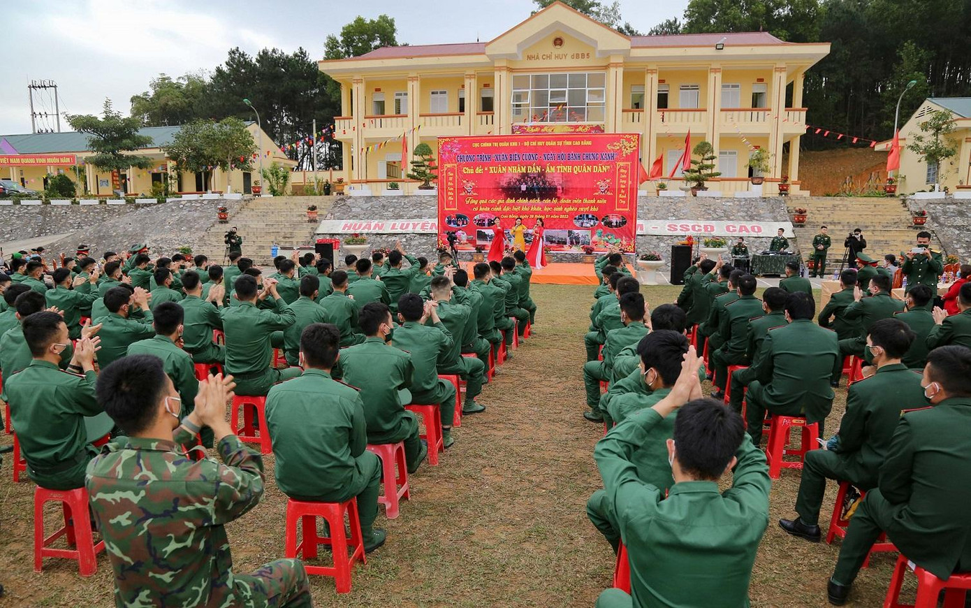Chương trình thu hút sự tham gia của đông đảo cán bộ, chiến sĩ và người dân địa phương Chương trình thu hút sự tham gia của đông đảo cán bộ, chiến sĩ và người dân địa phương