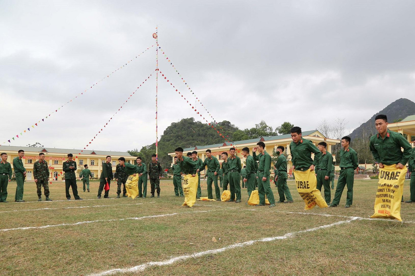 Nhảy bao bố Nhảy bao bố