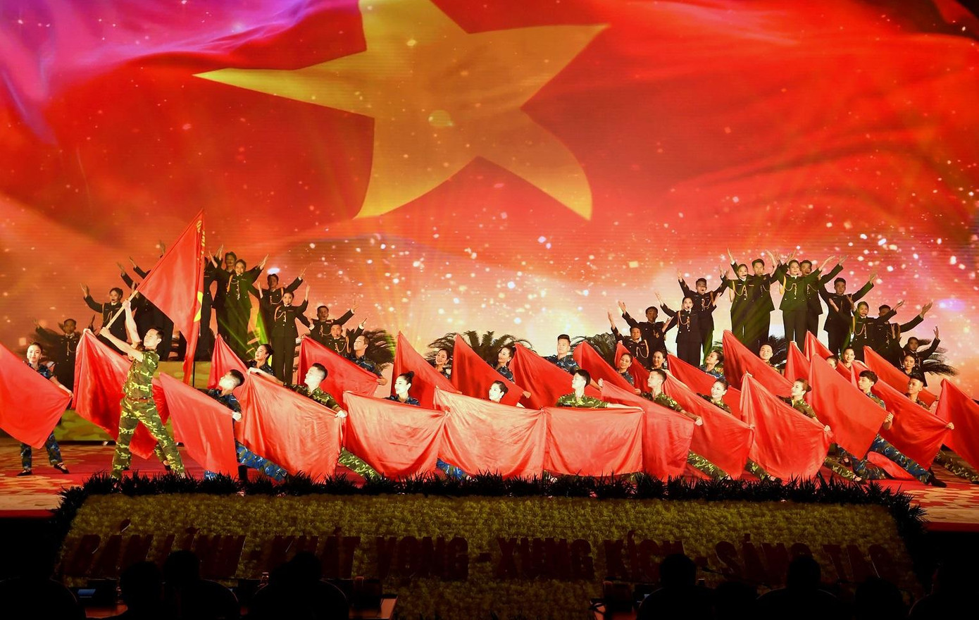 Theo Ban tổ chức, chương trình nghệ thuật “Khát vọng - cống hiến” thông qua ngôn ngữ hình tượng nghệ thuật ca, múa, nhạc kết hợp với lời bình và những thước phim tư liệu, nhằm thể hiện khát vọng, niềm tin, lòng trung thành vô hạn với Đảng. với Tổ quốc và Nhân dân của tuổi trẻ Quân đội.