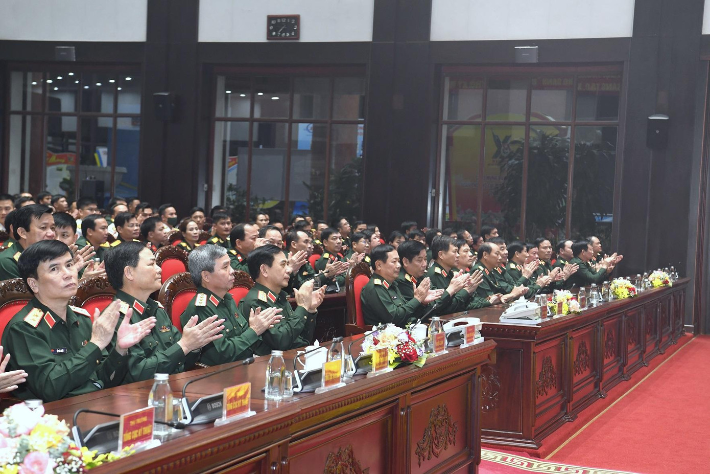 Tới dự chương trình có Đại tướng Phan Văn Giang - Ủy viên Bộ Chính trị, Phó Bí thư Quân ủy Trung ương, Bộ trưởng Bộ Quốc phòng; Thượng tướng Lê Huy Vịnh - Ủy viên Trung ương Đảng, Thứ trưởng Bộ Quốc phòng; Thiếu tướng Nguyễn Văn Gấu - Ủy viên Trung ương Đảng, Phó Chủ nhiệm Tổng cục Chính trị QĐND Việt Nam; Thượng tướng Đỗ Căn - Phó Chủ nhiệm Tổng cục Chính trị QĐND Việt Nam.