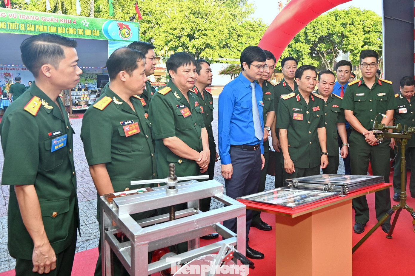 Lãnh đạo Trung ương Đoàn, Quân khu 4 và các đại biểu tham quan mô hình, sáng kiến của tuổi trẻ Quân khu 4 trong giai đoạn 2017-2022, ngày 16/8 Lãnh đạo Trung ương Đoàn, Quân khu 4 và các đại biểu tham quan mô hình, sáng kiến của tuổi trẻ Quân khu 4 trong giai đoạn 2017-2022, ngày 16/8
