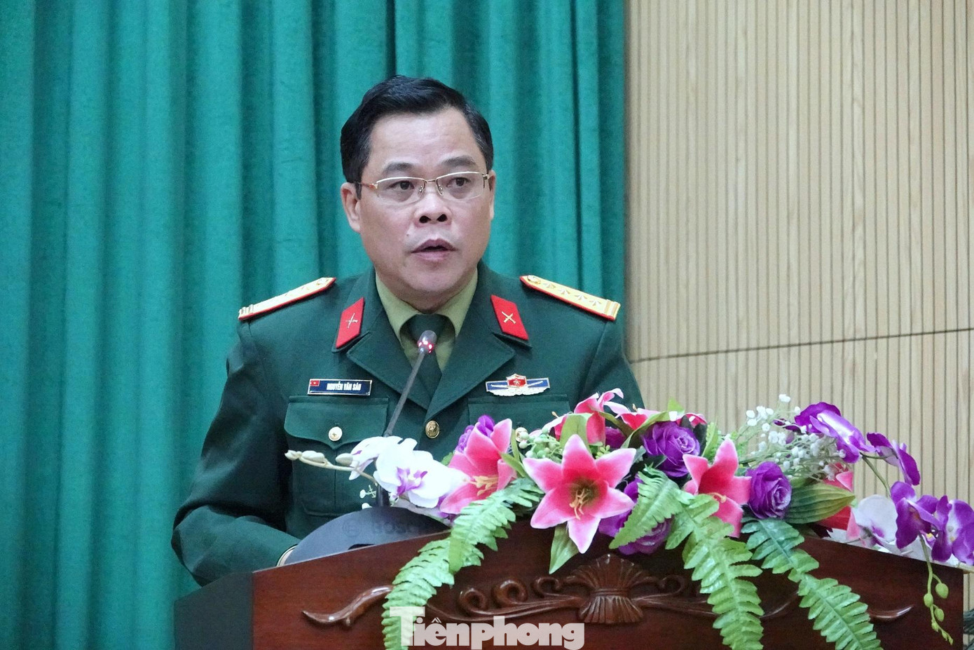 Lãnh đạo Viện Lịch sử quân sự cung cấp thông tin cho báo chí tại họp báo