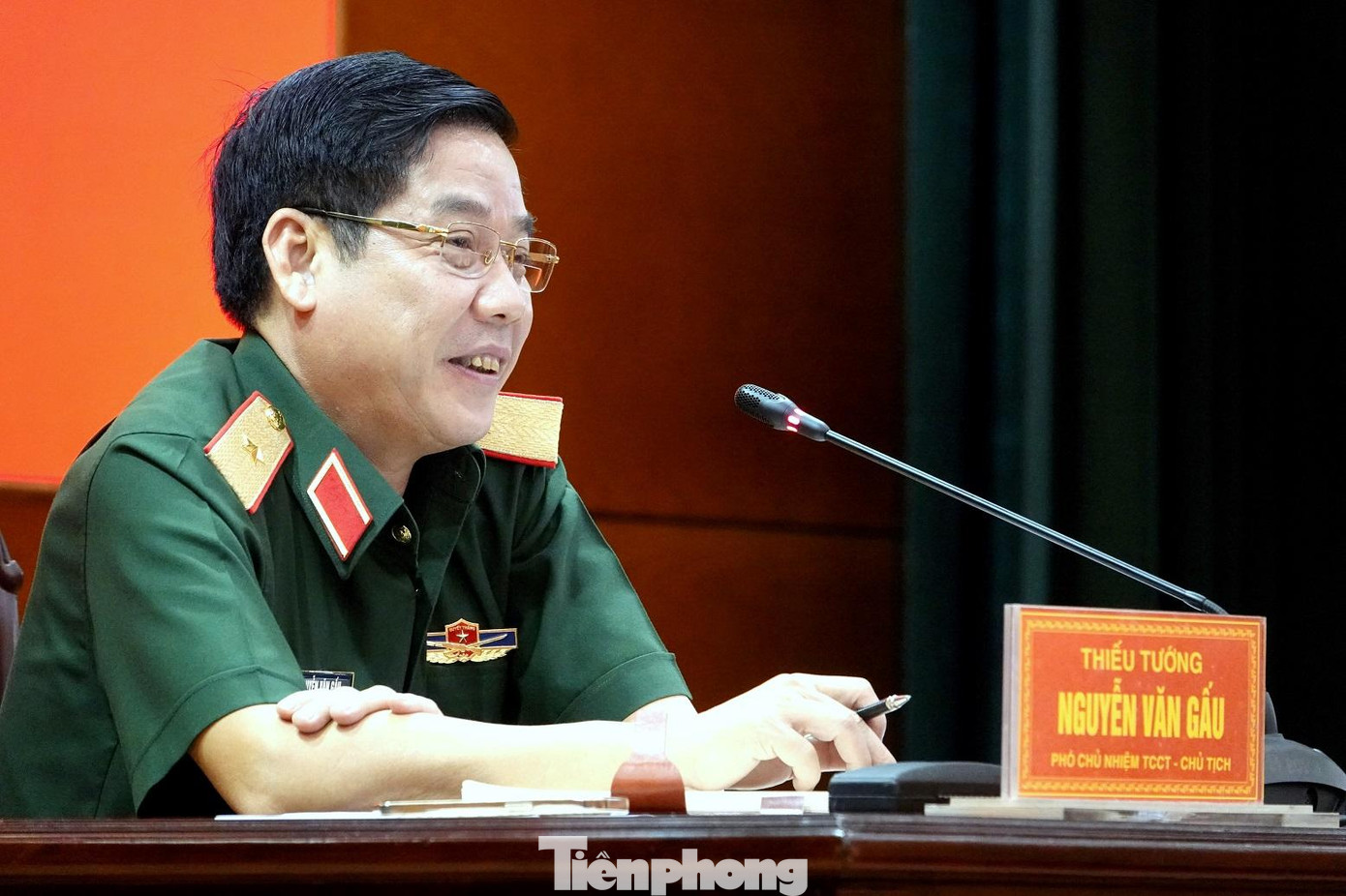 Thiếu tướng Nguyễn Văn Gấu, Ủy viên Trung ương Đảng, Phó Chủ nhiệm Tổng cục Chính trị chủ trì hội nghị, sáng 26/4