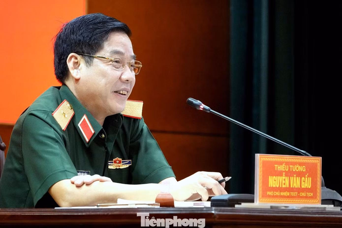Thiếu tướng Nguyễn Văn Gấu, Ủy viên Trung ương Đảng, Phó Chủ nhiệm Tổng cục Chính trị chủ trì hội nghị, sáng 26/4
