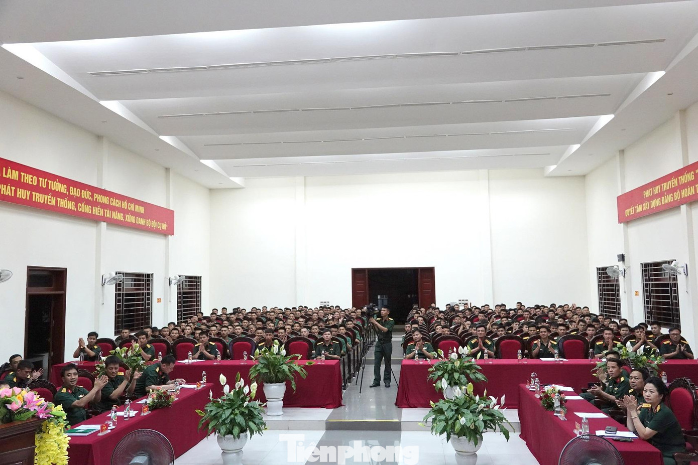 Tham dự tọa đàm có lãnh đạo, đại biểu Binh chủng Pháo binh, Ban Thanh niên Quân đội; lãnh đạo, chỉ huy Lữ đoàn 45 cùng đông đảo cán bộ, ĐVTN đơn vị. Tham dự tọa đàm có lãnh đạo, đại biểu Binh chủng Pháo binh, Ban Thanh niên Quân đội; lãnh đạo, chỉ huy Lữ đoàn 45 cùng đông đảo cán bộ, ĐVTN đơn vị.