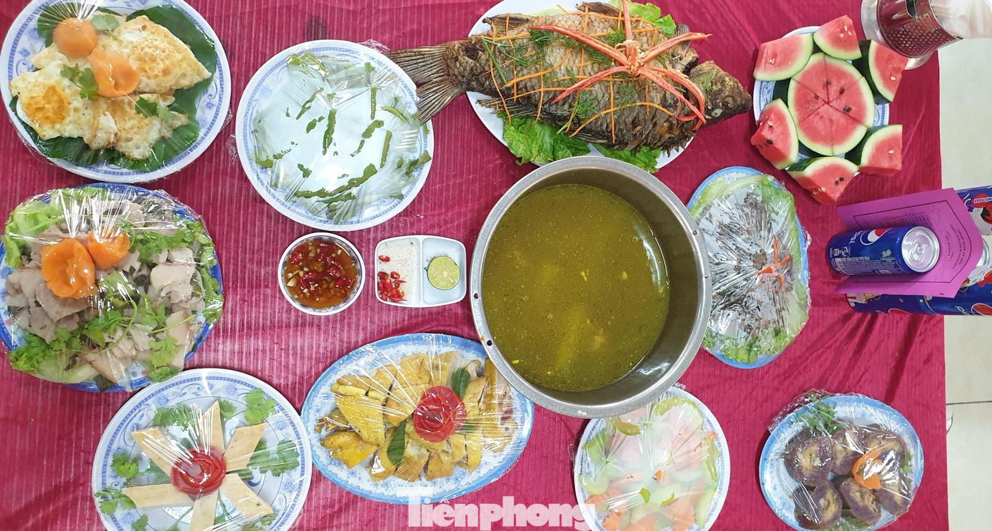 Các mâm cỗ được bày trí công phu, đẹp mắt và đảm bảo chất lượng