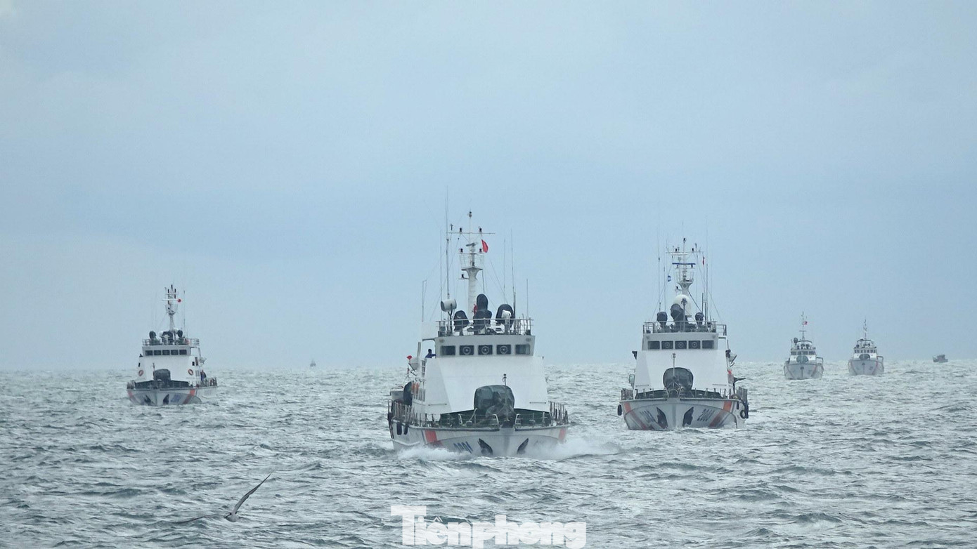 Biên đội tàu Vùng Cảnh sát biển 4 cơ động trong diễn tập