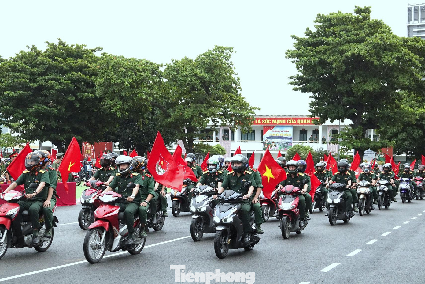 Quãng đường tuần hành là 20km, trên nhiều trục đường của thành phố Nha Trang