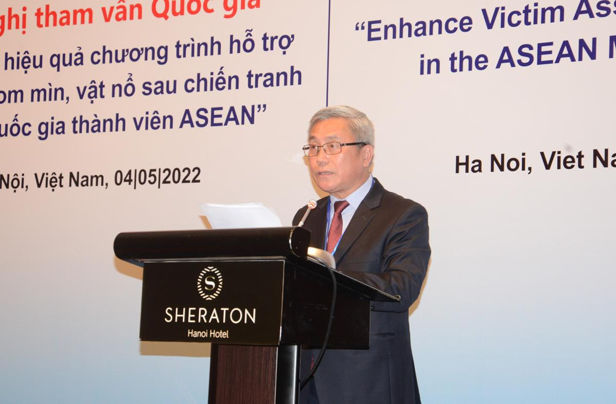 Đại tá Nguyễn Hạnh Phúc, Phó Tổng giám đốc Thường trực VNMAC phát biểu tại hội nghị