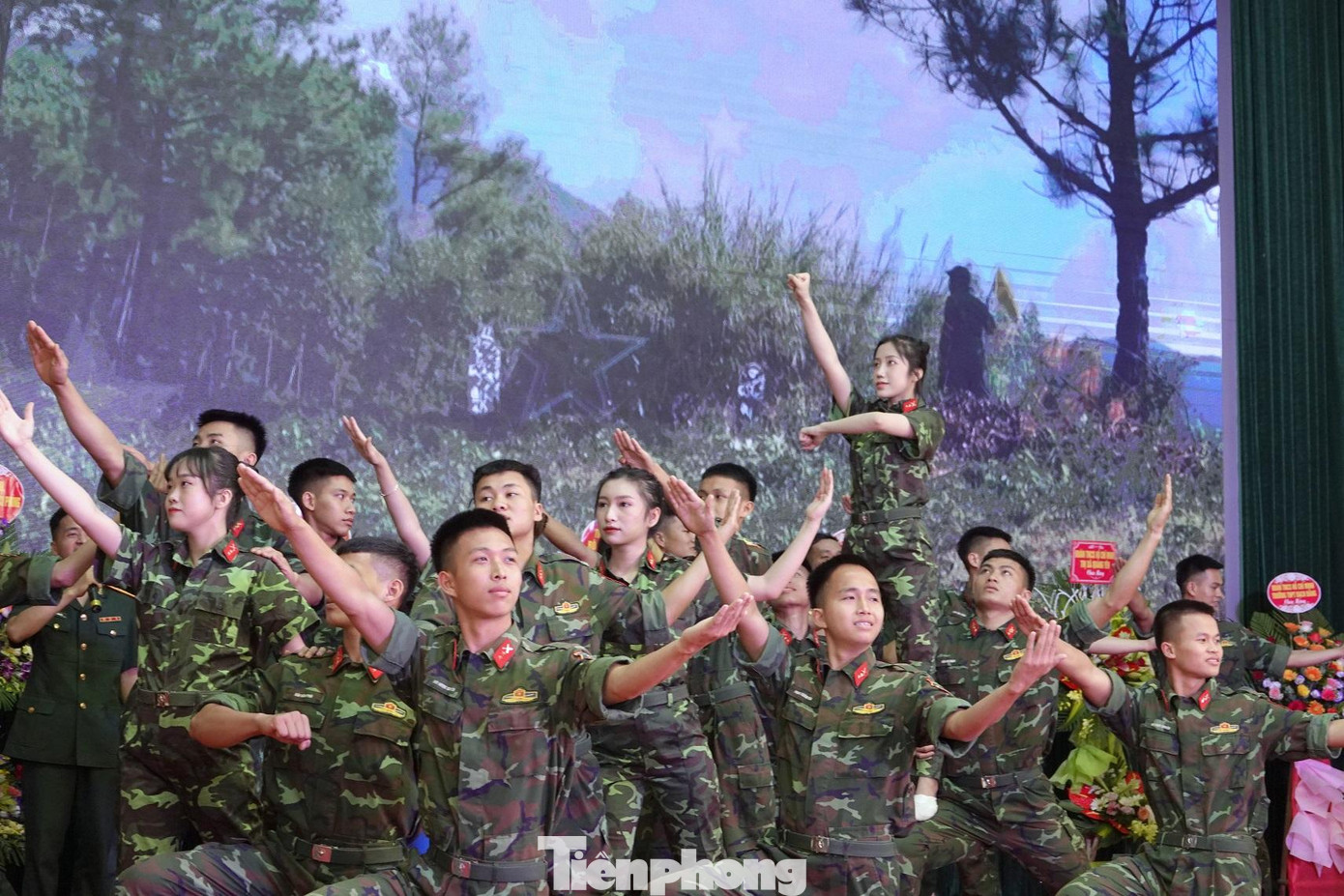 ĐVTN Sư đoàn 395 và đơn vị kết nghĩa biểu diễn văn nghệ chào mừng đại hội. ĐVTN Sư đoàn 395 và đơn vị kết nghĩa biểu diễn văn nghệ chào mừng đại hội.