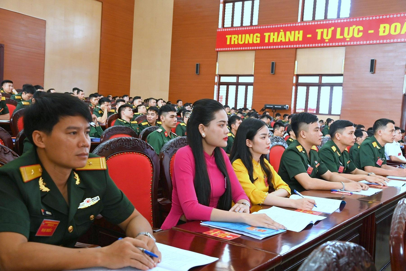 Các đại biểu tham gia đại hội Các đại biểu tham gia đại hội