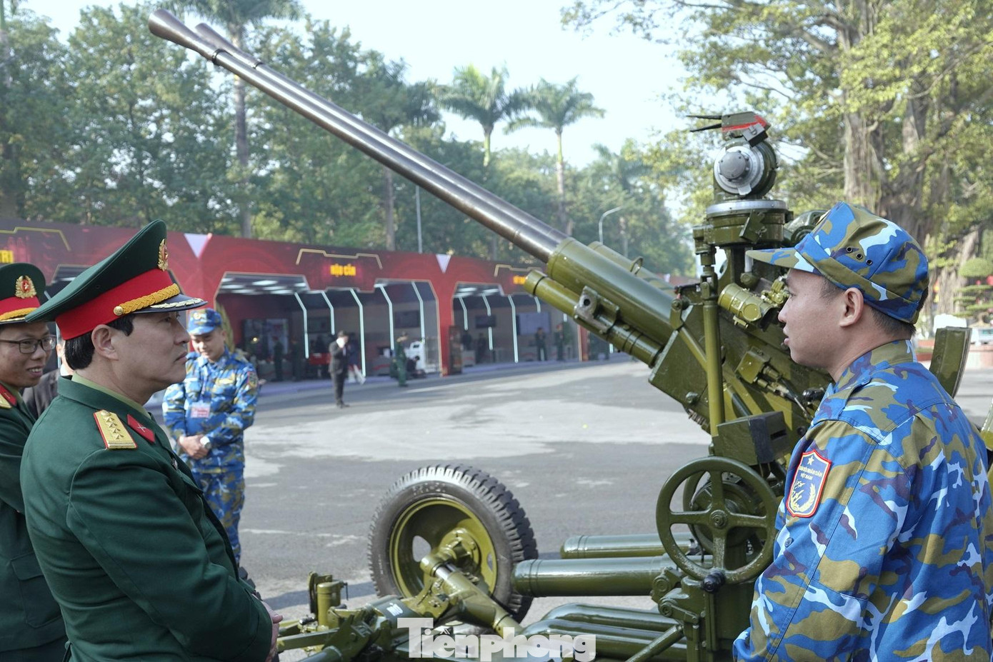 Hệ thống pháo cao xạ 37mm-2N đánh đêm bán tự động (gồm 1 xe đài và 2 khẩu đội)