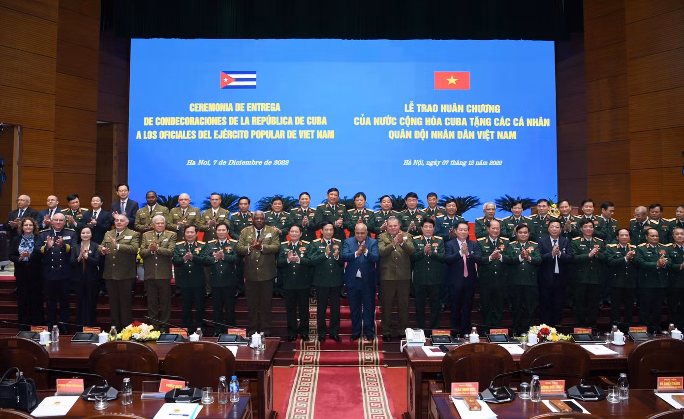 Các đại biểu tham dự buổi lễ