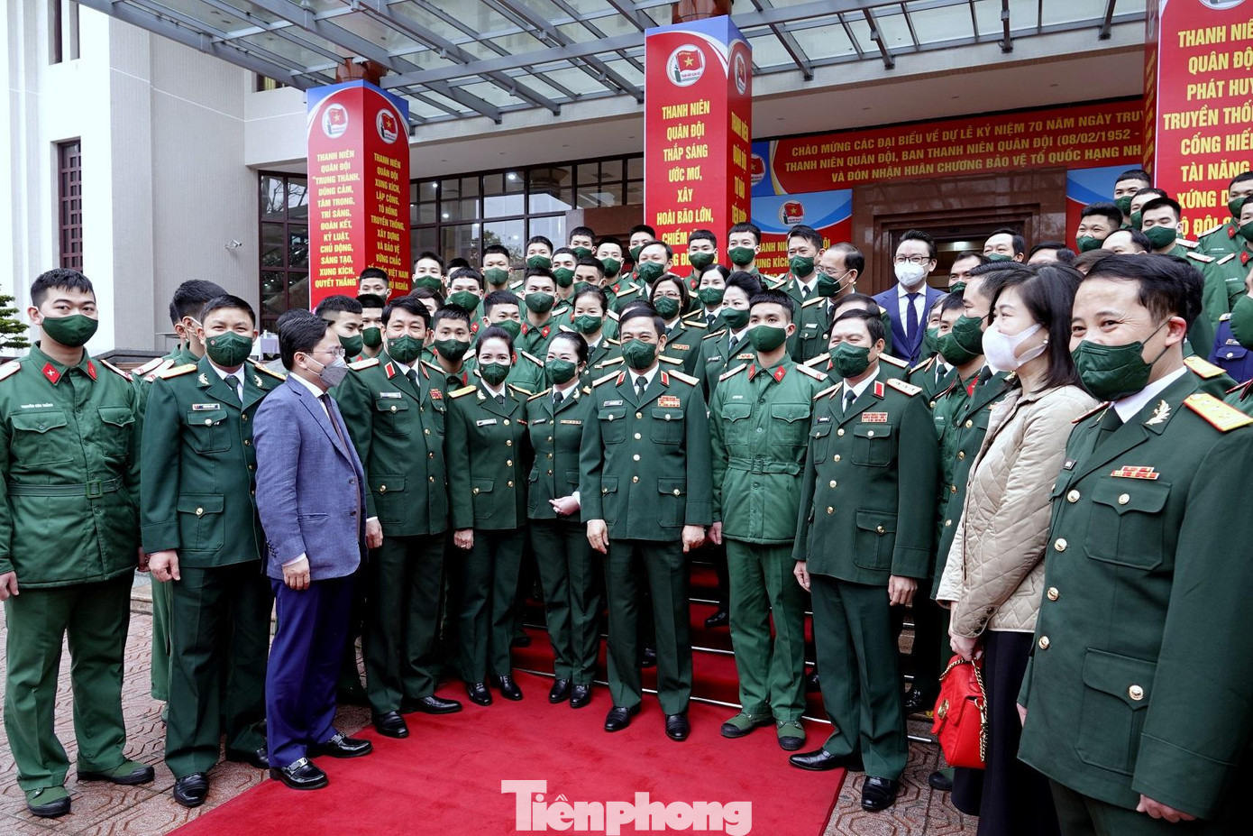 Lãnh đạo Quân ủy Trung ương, Bộ Quốc phòng, Trung ương Đoàn và các đại biểu dự lễ kỷ niệm. Ảnh: Nguyễn Minh