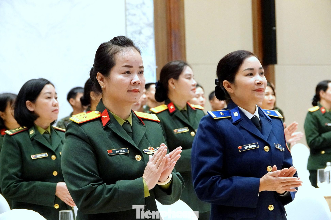 Nữ quân nhân Việt Nam tham dự hội nghị