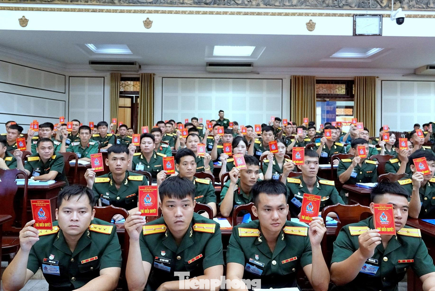 Ngoài 2 đại biểu đương nhiên, ĐH bầu 16 đại biểu chính thức đi dự ĐH đại biểu Đoàn TNCS Hồ Chí Minh Quân đội lần thứ X