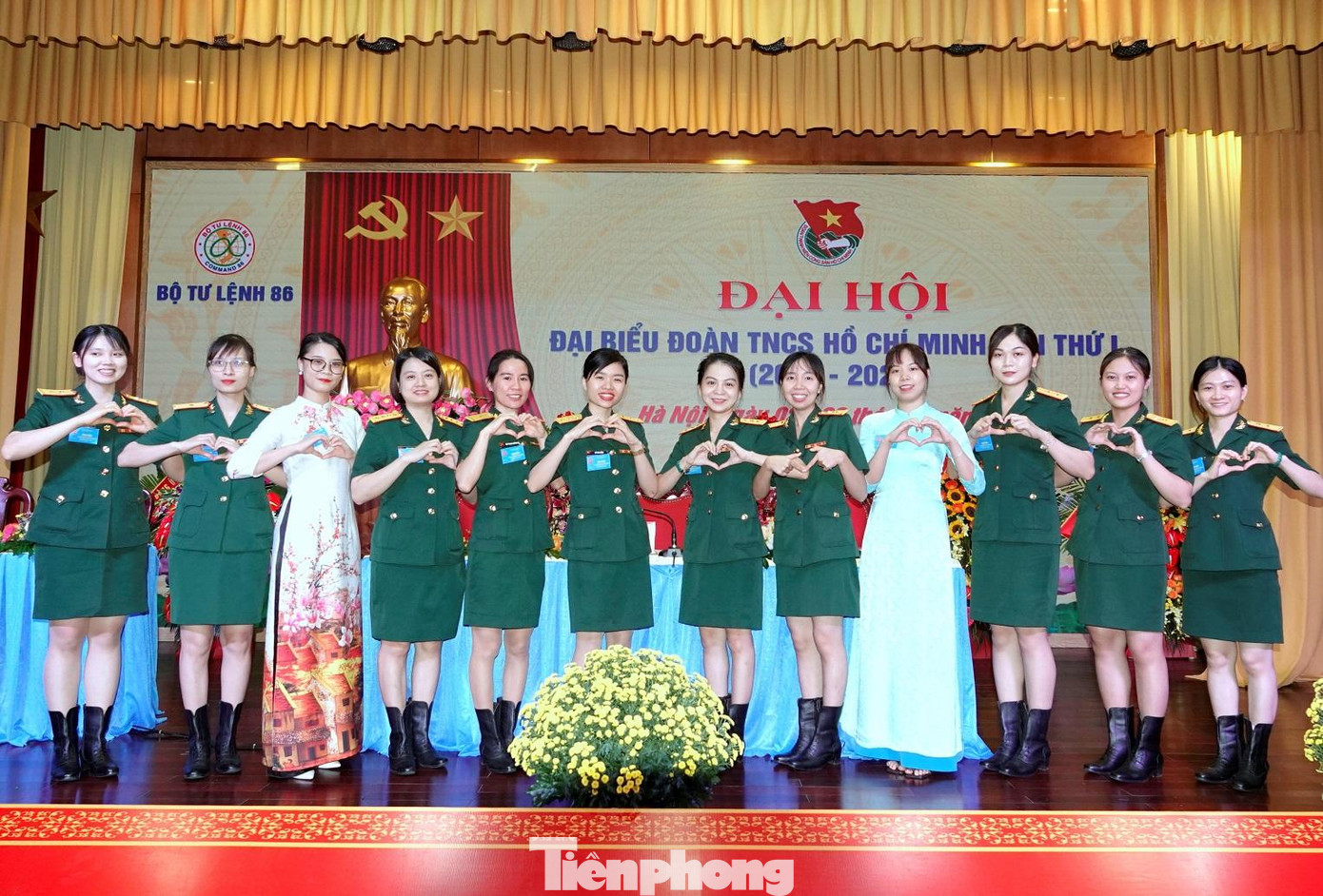 12 nữ đại biểu tham gia ĐH. Ảnh: Nguyễn Minh