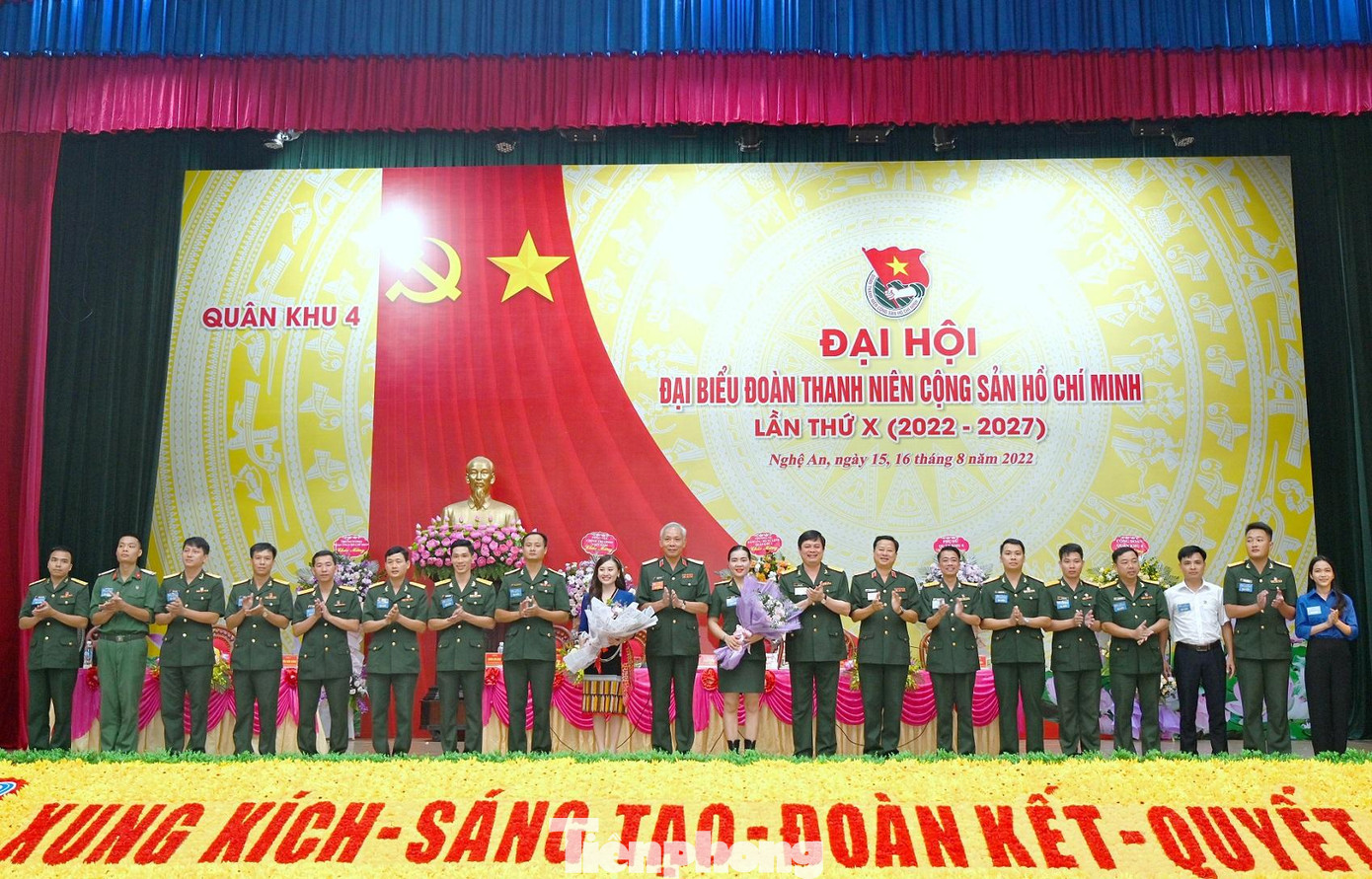 Lãnh đạo Bộ Tư lệnh Quân khu 4 chúc mừng đoàn đại biểu Quân khu đi dự Đại hội đại biểu Đoàn TNCS Hồ Chí Minh Quân đội lần thứ X Lãnh đạo Bộ Tư lệnh Quân khu 4 chúc mừng đoàn đại biểu Quân khu đi dự Đại hội đại biểu Đoàn TNCS Hồ Chí Minh Quân đội lần thứ X