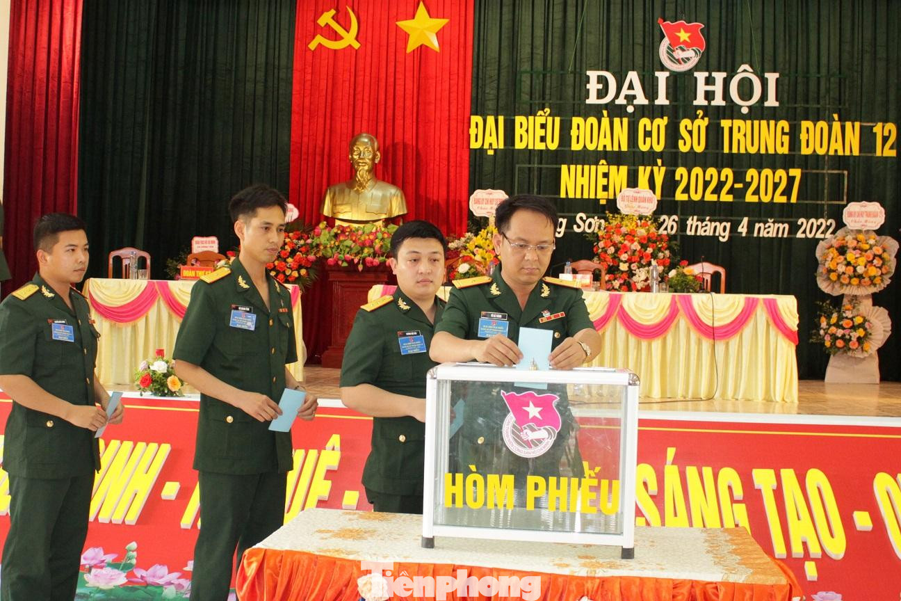 Với tinh thần tập trung, dân chủ, đại hội tiến hành bầu 9 đồng chí vào BCH Đoàn cơ sở Trung đoàn nhiệm kỳ 2022-2027; bầu 25 đại biểu chính thức đi dự Đại hội đại biểu Đoàn TNCS Hồ Chí Minh Sư đoàn lần thứ X