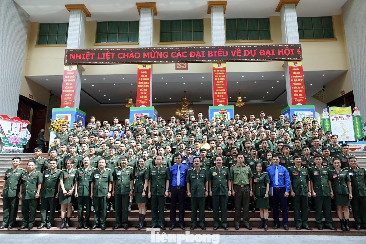 Diễn ra trong hai ngày 16 và 17/8 tại Hà Nội, đại hội (ĐH) có sự tham gia của 215 đại biểu ưu tú đại diện cho gần 2 vạn cán bộ, đoàn viên thanh niên toàn lực lượng. Trong đó có 29 đại biểu nữ; độ tuổi trung bình của đại biểu là 30,3 tuổi; đại biểu trẻ tuổi nhất 19 tuổi; 12 đại biểu là Chiến sĩ thi đua cấp toàn quân; 42 đại biểu là Chiến sĩ thi đua cấp cơ sở. Ảnh: Nguyễn Minh