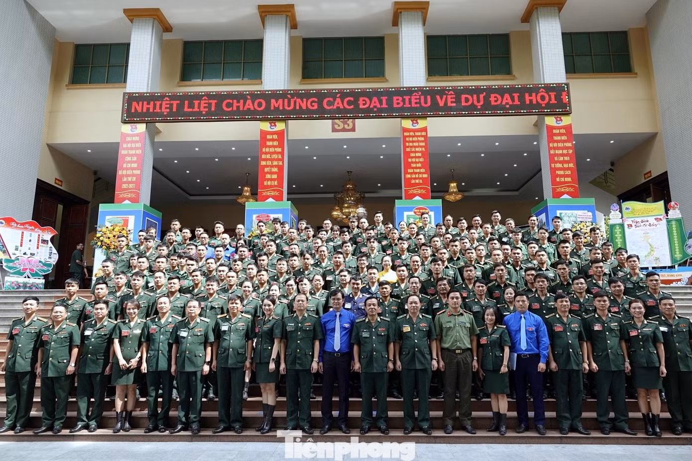Diễn ra trong hai ngày 16 và 17/8 tại Hà Nội, đại hội (ĐH) có sự tham gia của 215 đại biểu ưu tú đại diện cho gần 2 vạn cán bộ, đoàn viên thanh niên toàn lực lượng. Trong đó có 29 đại biểu nữ; độ tuổi trung bình của đại biểu là 30,3 tuổi; đại biểu trẻ tuổi nhất 19 tuổi; 12 đại biểu là Chiến sĩ thi đua cấp toàn quân; 42 đại biểu là Chiến sĩ thi đua cấp cơ sở. Ảnh: Nguyễn Minh
