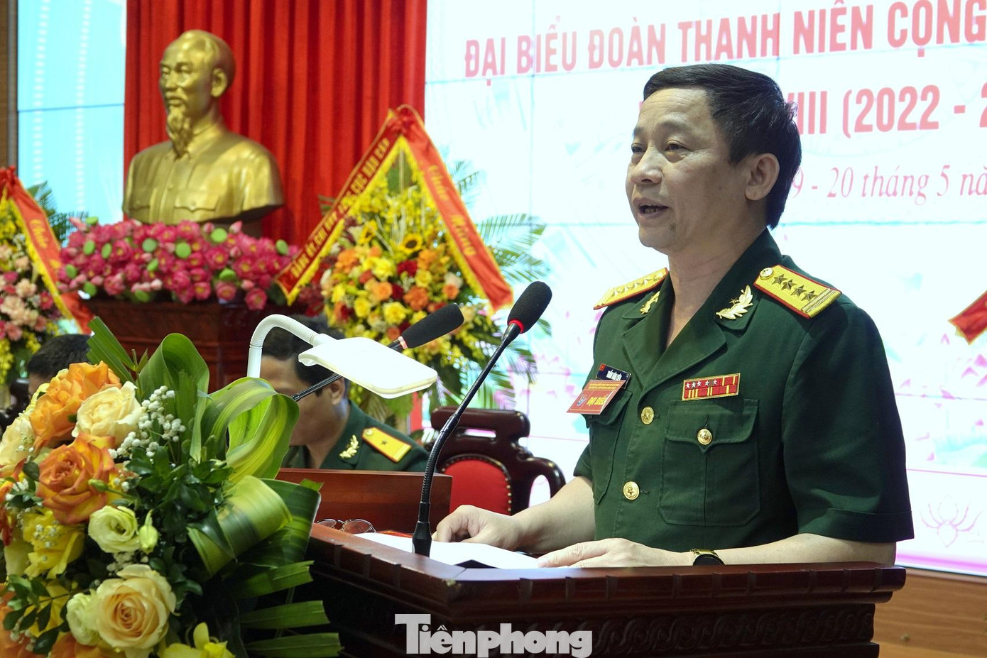 Bí thư Đảng ủy, Chính ủy Cục Vận tải Trần Văn Liệu phát biểu chỉ đạo đại hội