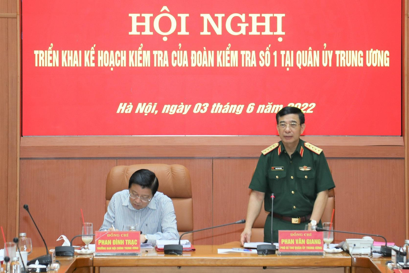 Đại tướng Phan Văn Giang, Ủy viên Bộ Chính trị, Phó Bí thư Quân ủy Trung ương, Bộ trưởng Bộ Quốc phòng phát biểu tại hội nghị Đại tướng Phan Văn Giang, Ủy viên Bộ Chính trị, Phó Bí thư Quân ủy Trung ương, Bộ trưởng Bộ Quốc phòng phát biểu tại hội nghị